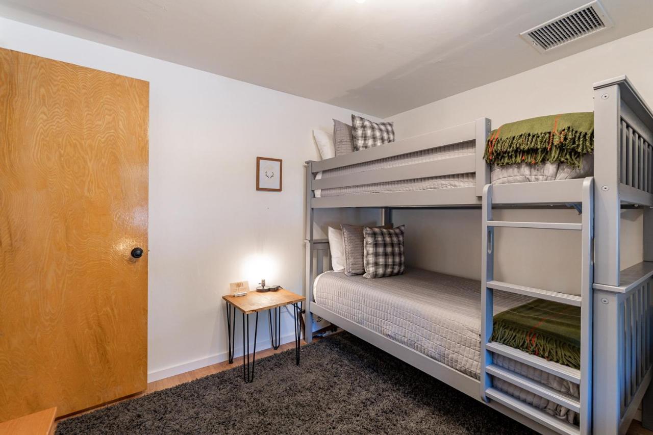 The Pine House - Cozy Mid-Century Modern, Pet-Friendly Villa Екстериор снимка