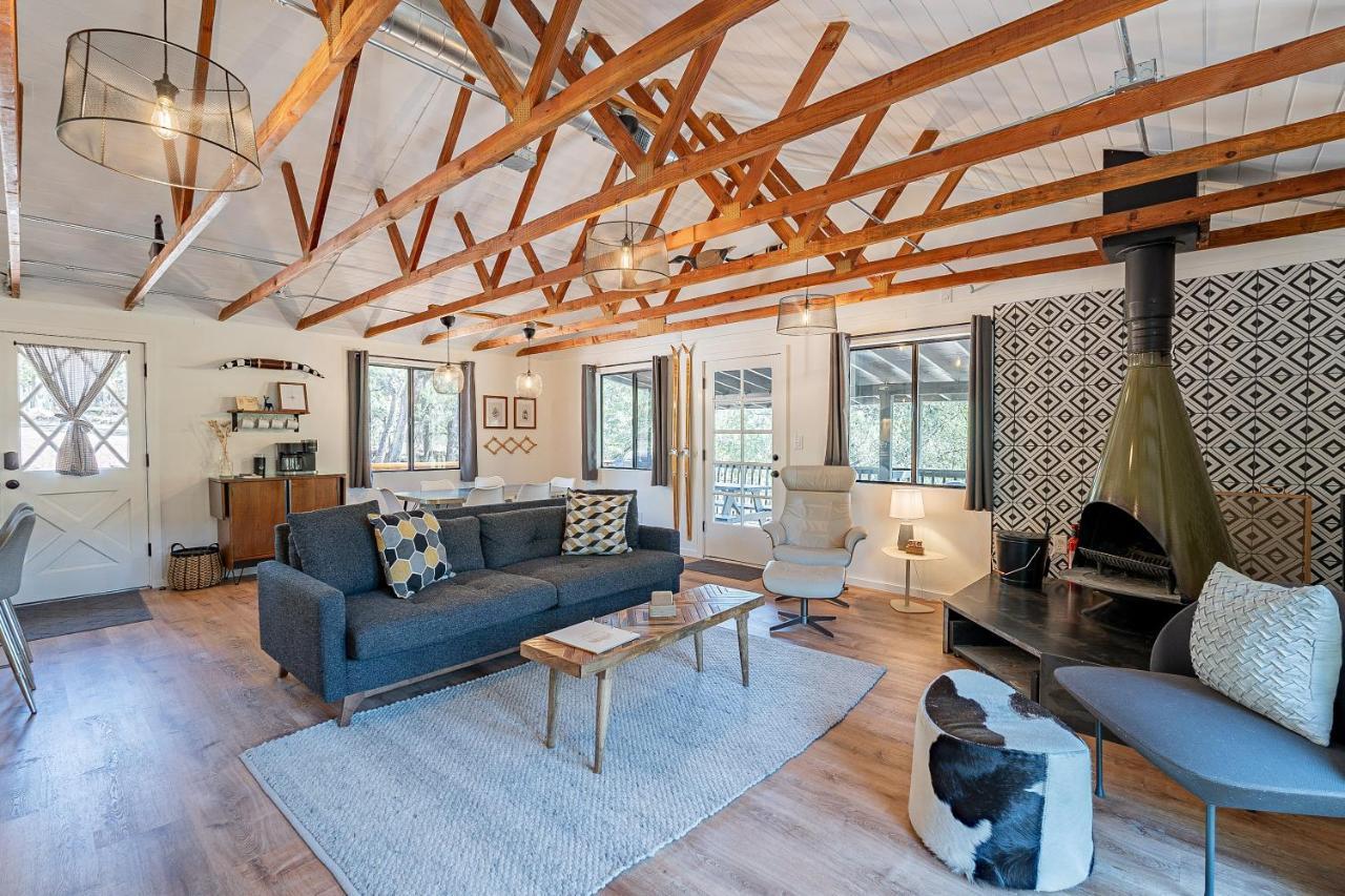The Pine House - Cozy Mid-Century Modern, Pet-Friendly Villa Екстериор снимка