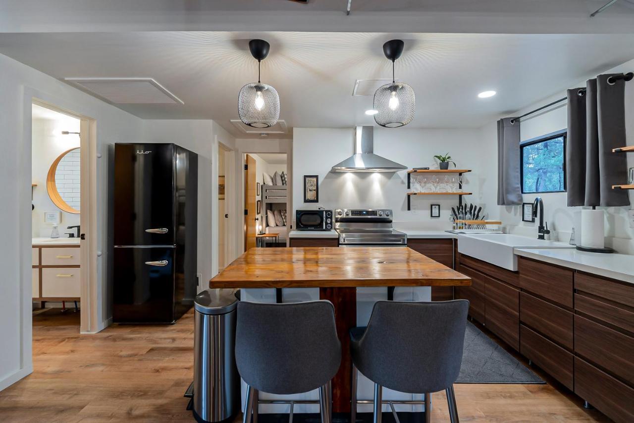 The Pine House - Cozy Mid-Century Modern, Pet-Friendly Villa Екстериор снимка